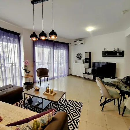 Apartment Purple Spot *