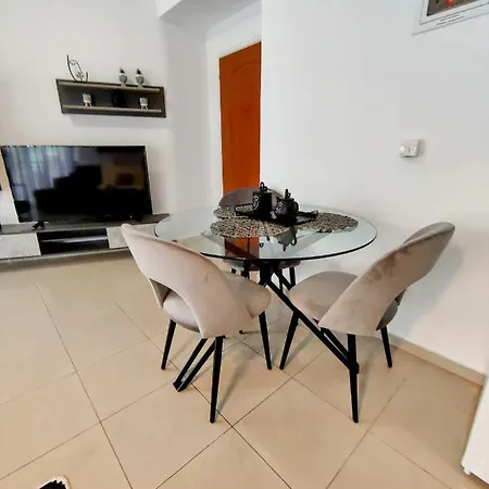 Purple Spot Apartment *